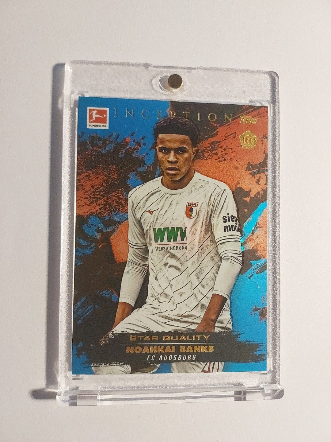 Topps Inception Bundesliga 24-25 Noahkai Banks Augsburg Nummeriert 21/99 Rookie – Bild 1