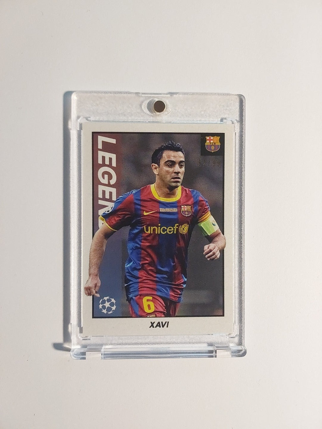 Topps Merlin 2021-22 Xavi Barcelona Spanien Legend Parallel 52/99 Ultra Rare Hit – Bild 1
