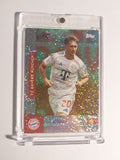 Topps Bayern Team Set 2025-26 Tom Bischof Parallel 24/99 Refractor Ultra Rare – Bild 1