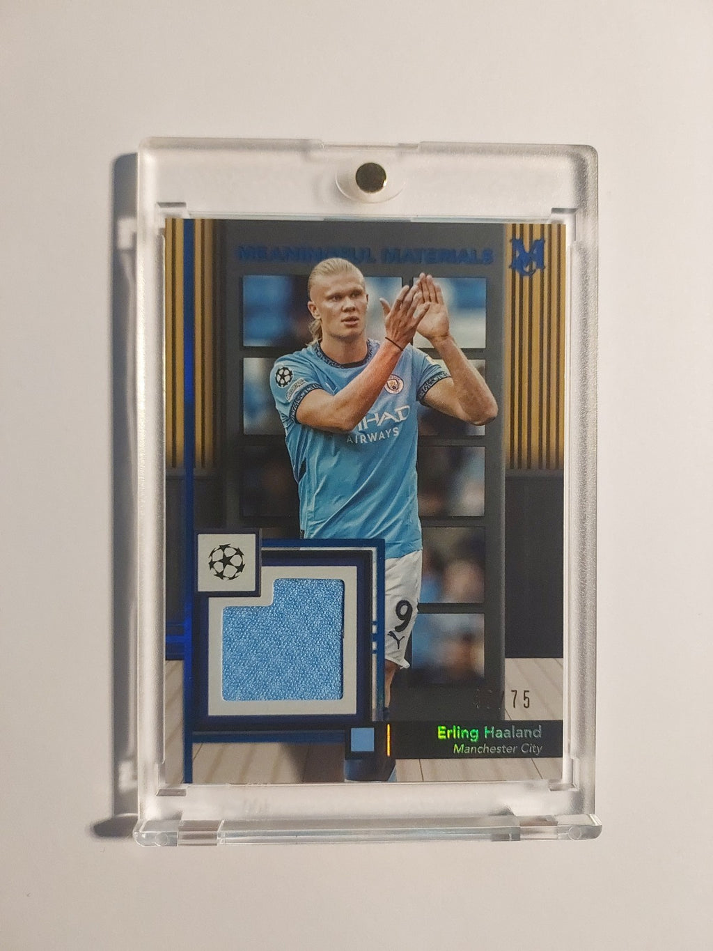 Topps Museum 2025-26 Erling Haaland Patch Relic Manchester City Parallel 48/75 – Bild 1