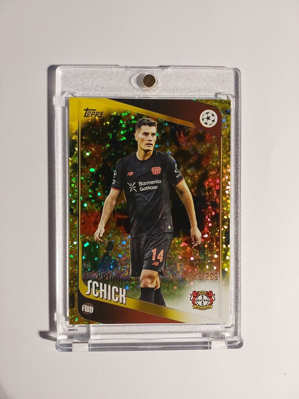 Topps UCC Flagship 2025-26 Patrik Schick Leverkusen Parallel 26/299 Refractor – Bild 1