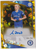 Topps 2025-26 Aggie Beever-Jones Auto Chelsea Parallel 44/55 Gold Refractor – Bild 1