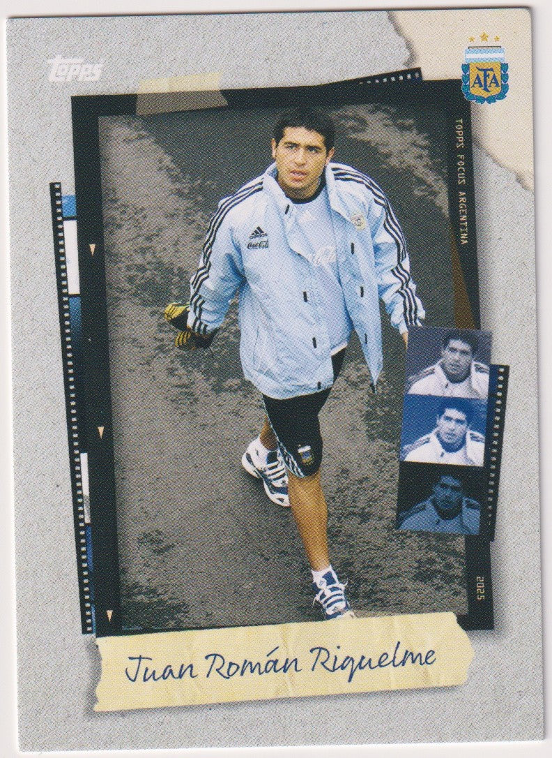 Topps Focus Argentina 2025-26 Juan Román Riquelme Argentinien – Bild 1