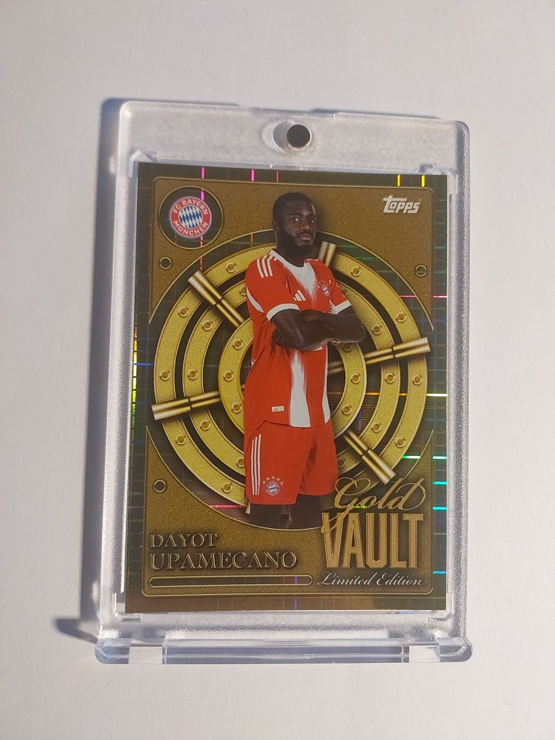Topps Bayern München Tin Collector 2025-26 Dayot Upamecano Parallel Gold Vault – Bild 1