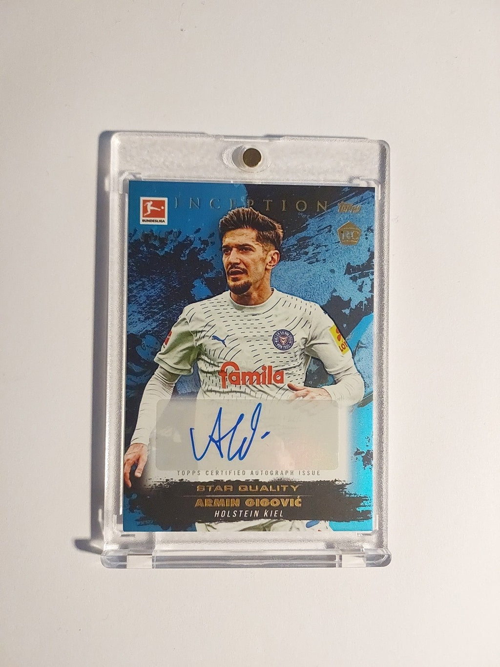 Topps Inception Bundesliga 2024-25 Armin Gigovic Auto Holstein Kiel Parallel /99 – Bild 1