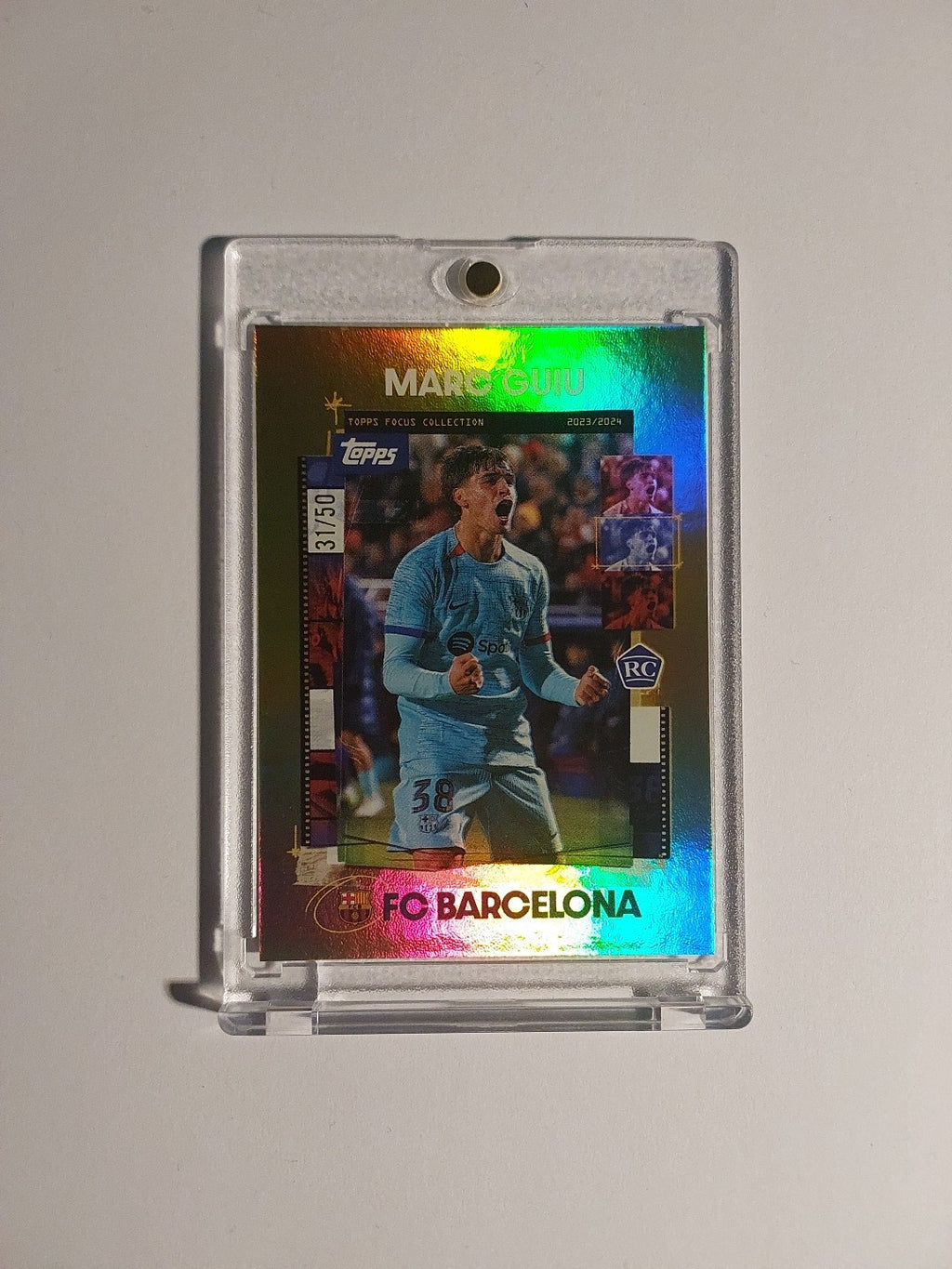 Topps Barcelona Set 2023-24 Marc Guiu Spanien Parallel 31/50 Rookie Refractor – Bild 1