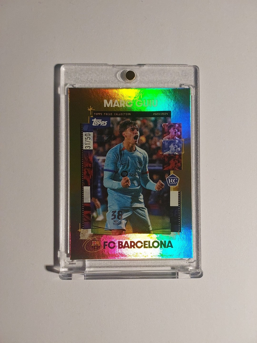 Topps Barcelona Set 2023-24 Marc Guiu Spanien Parallel 31/50 Rookie Refractor – Bild 1