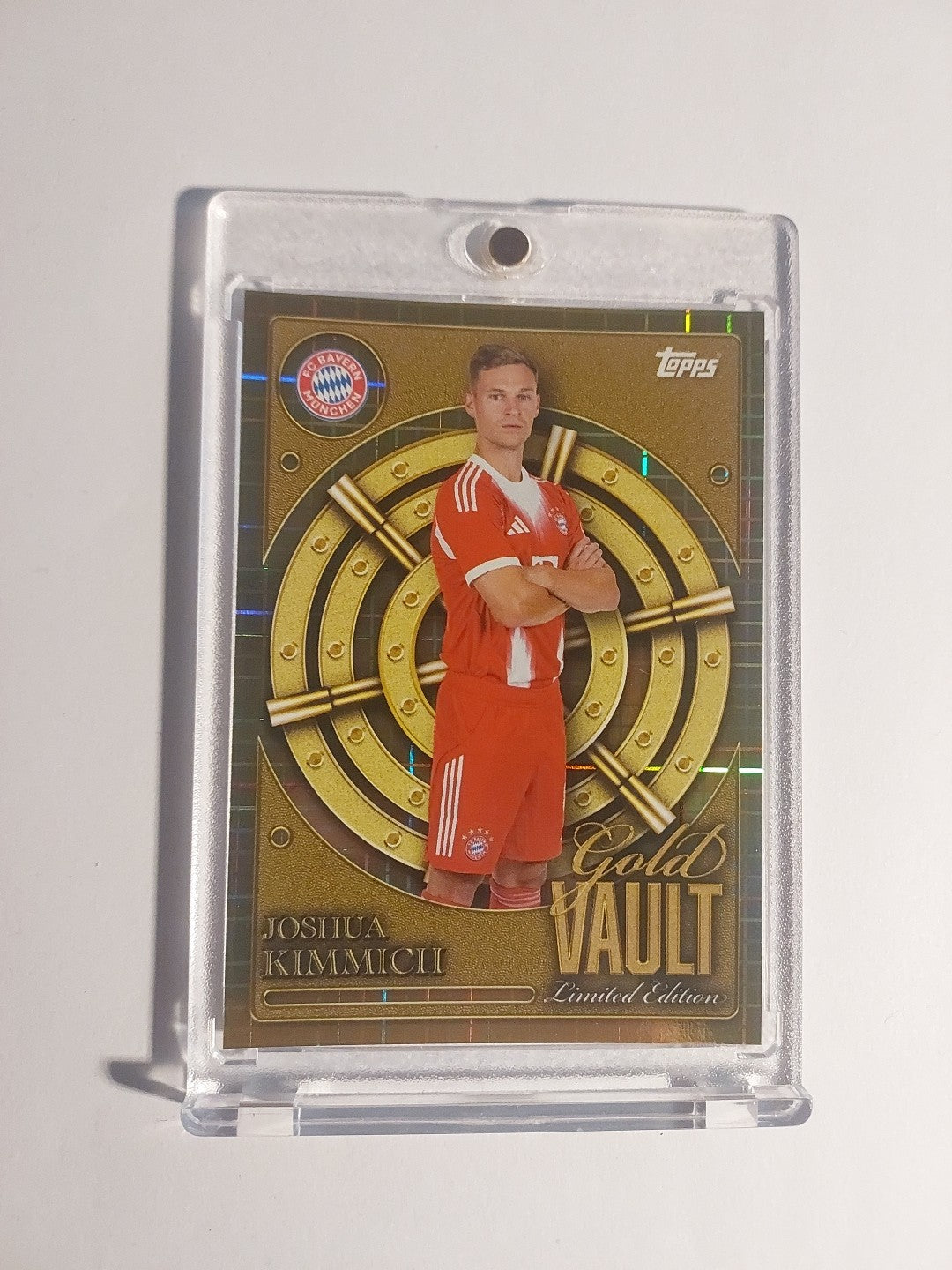 Topps Bayern München Tin Collector 2025-26 Joshua Kimmich Parallel Gold Vault – Bild 1