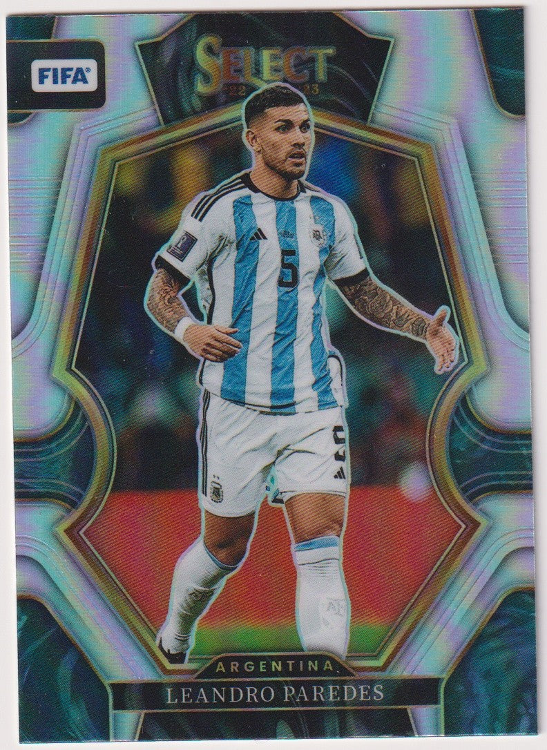 Panini SELECT FIFA SOCCER 2023-24 Leandro Paredes Argentina Parallel Refractor – Bild 1