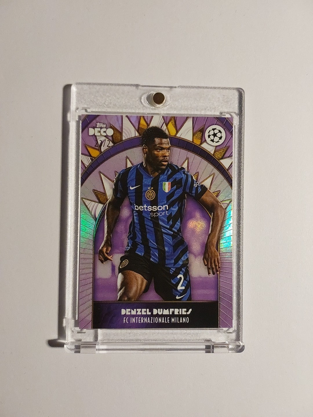 Topps UCC Deco 2024-25 Denzel Dumfries Inter Mailand Parallel 23/25 Refractor – Bild 1