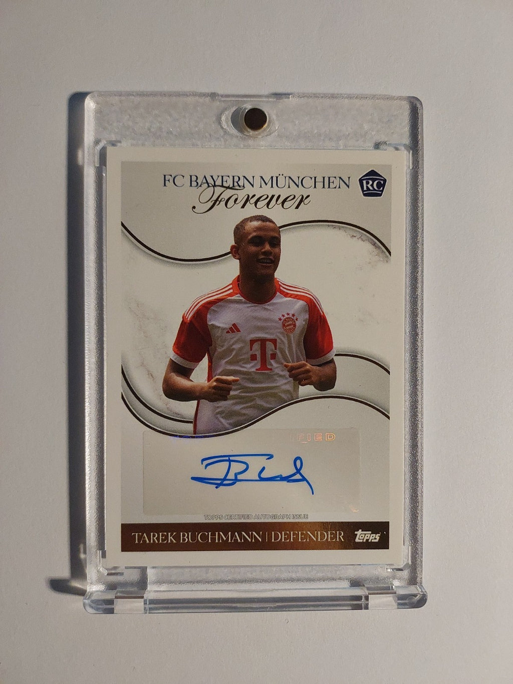 Topps Bayern München Forever 2023-24 Tarek Buchmann Auto Rookie White Parallel – Bild 1