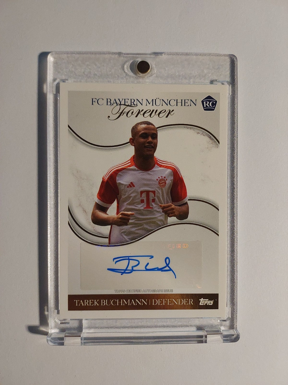 Topps Bayern München Forever 2023-24 Tarek Buchmann Auto Rookie White Parallel – Bild 1