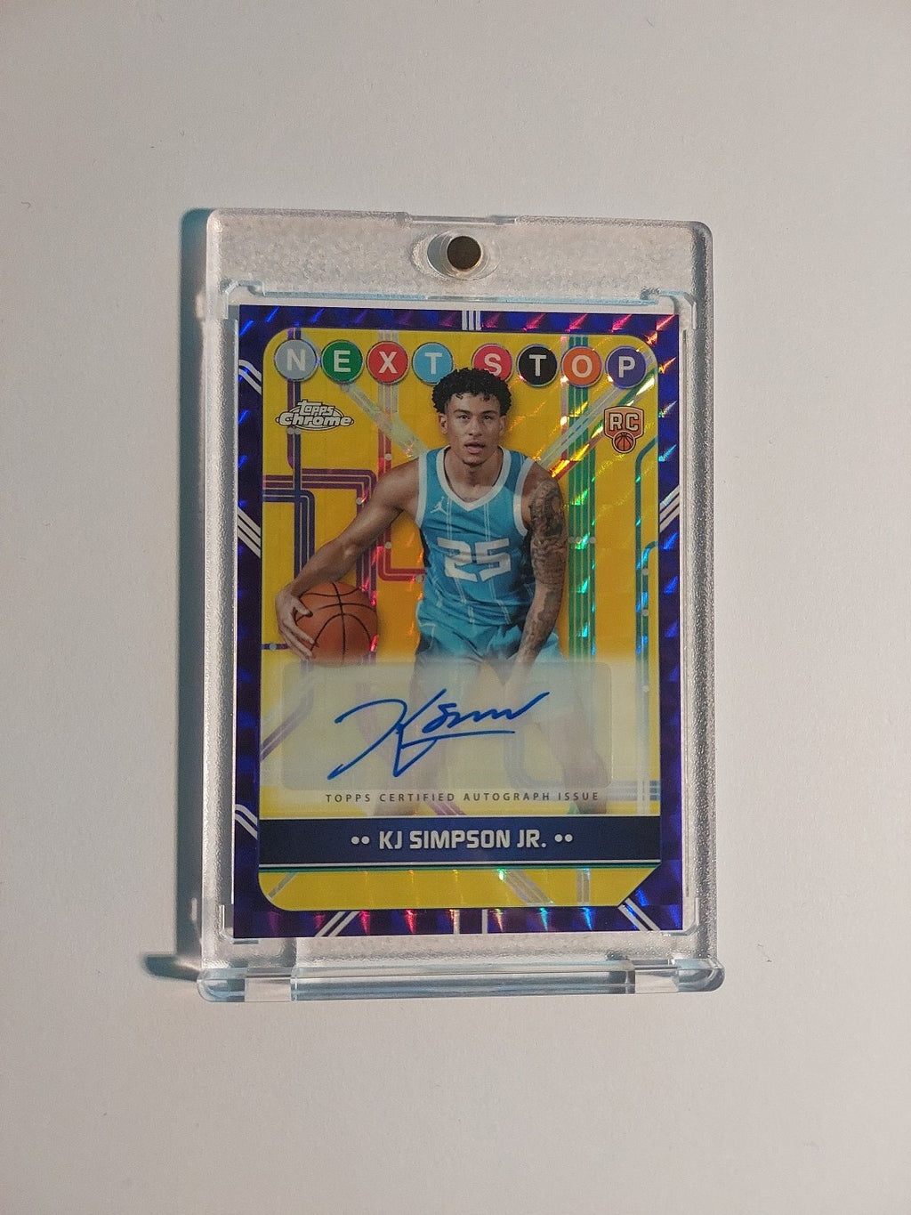 Topps Chrome Basketball 2024-25 KJ Simpson Jr. Auto Charlotte Rookie Parallel – Bild 1