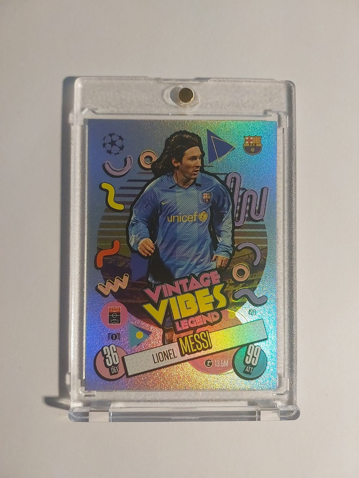 Topps Champions League 2024-25 Lionel Messi Barcelona Legend Parallel Refractor – Bild 1