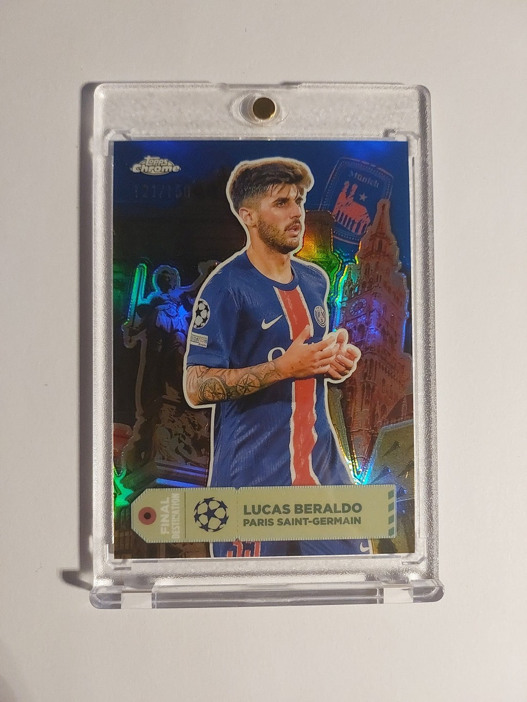Topps Chrome 2024-25 Lucas Beraldo PSG Numbered 121/150 Parallel Parallel – Bild 1