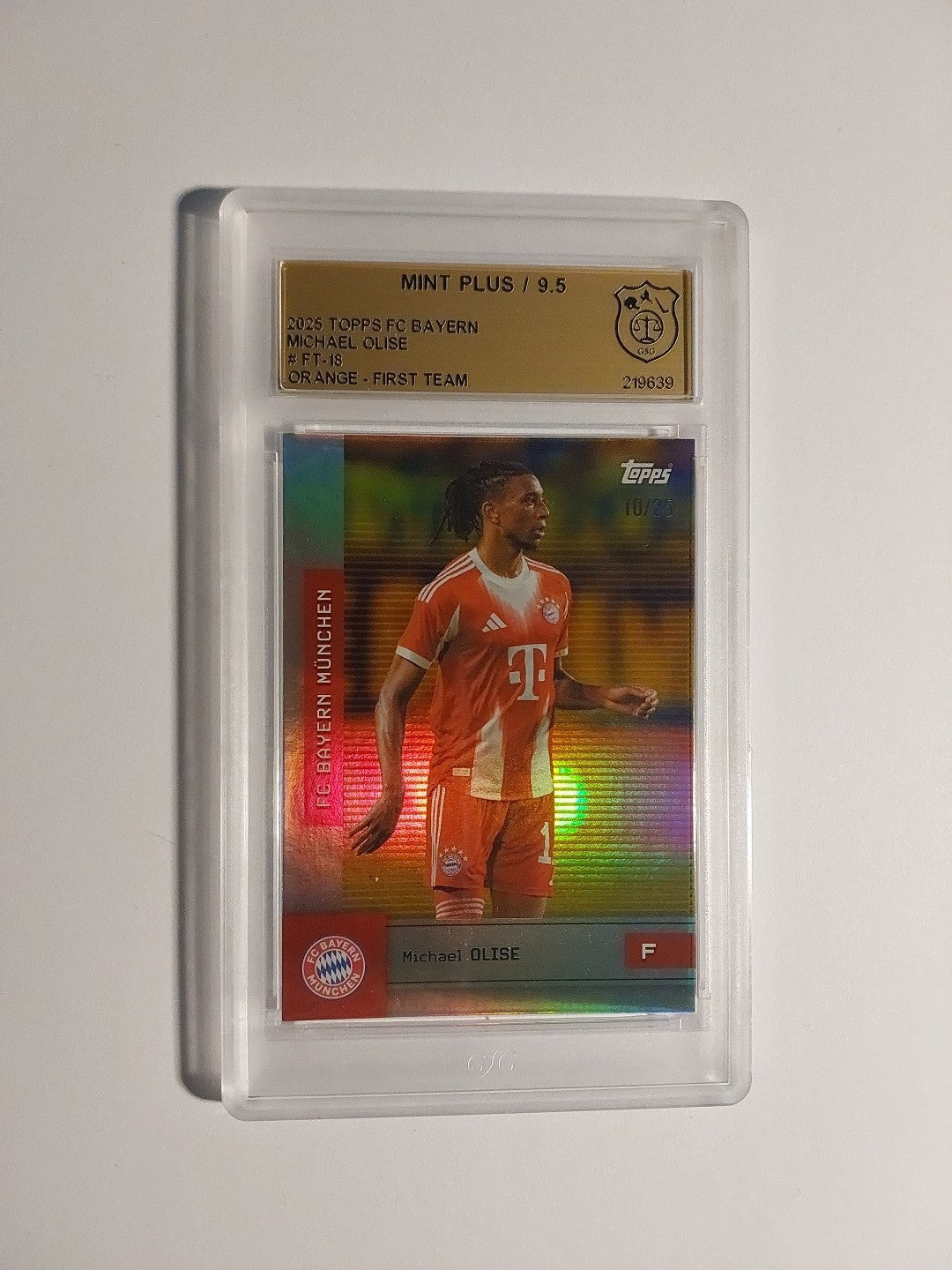Topps Bayern München Team Set 2025-26 Michael Olise Parallel 10/25 GSG 9.5 = PSA – Bild 1