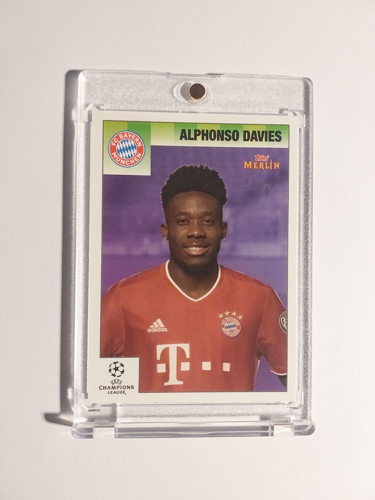 Topps Merlin 2020-21 Alphonso Davies Bayern München Parallel 20/25 Ultra Rare – Bild 1