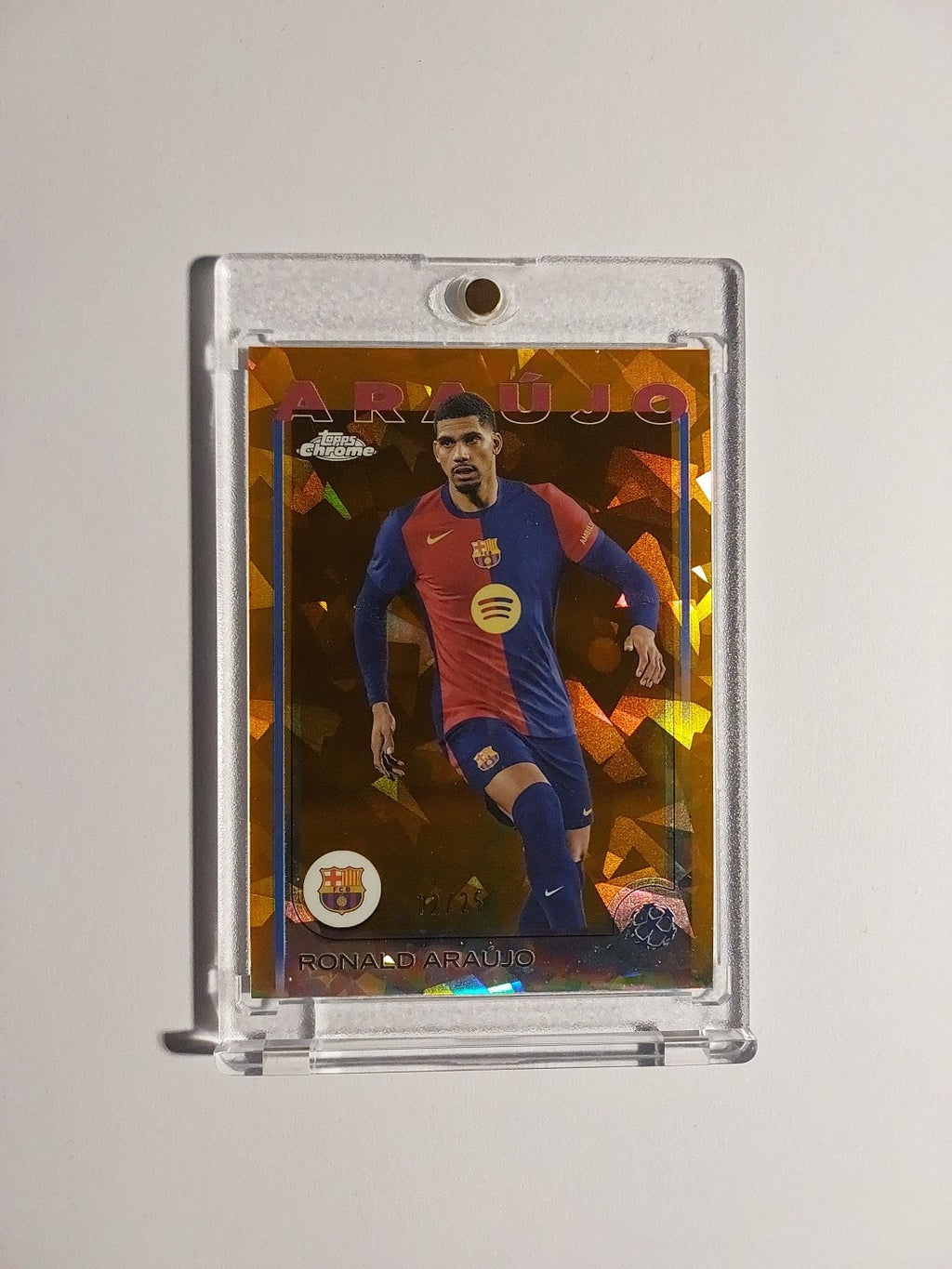 Topps UCC Flagship 2024-25 Ronald Araujo Barcelona Parallel 12/25 Refractor Rare – Bild 1