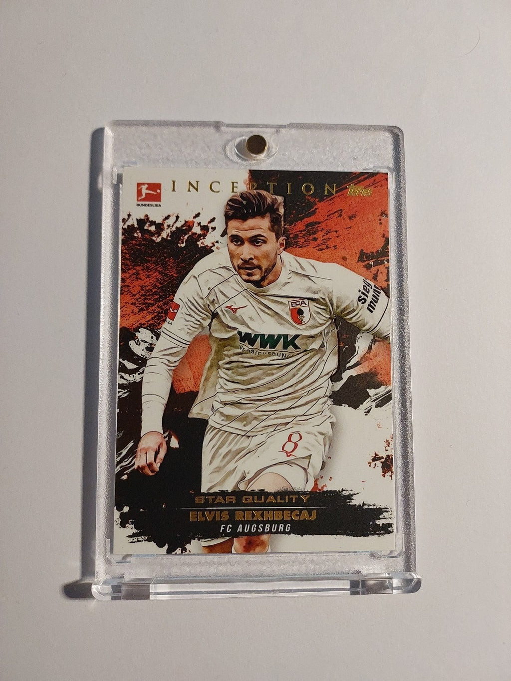 Topps Inception Bundesliga 2024-25 Elvis Rexhbecaj Augsburg Parallel Ultra Rare – Bild 1