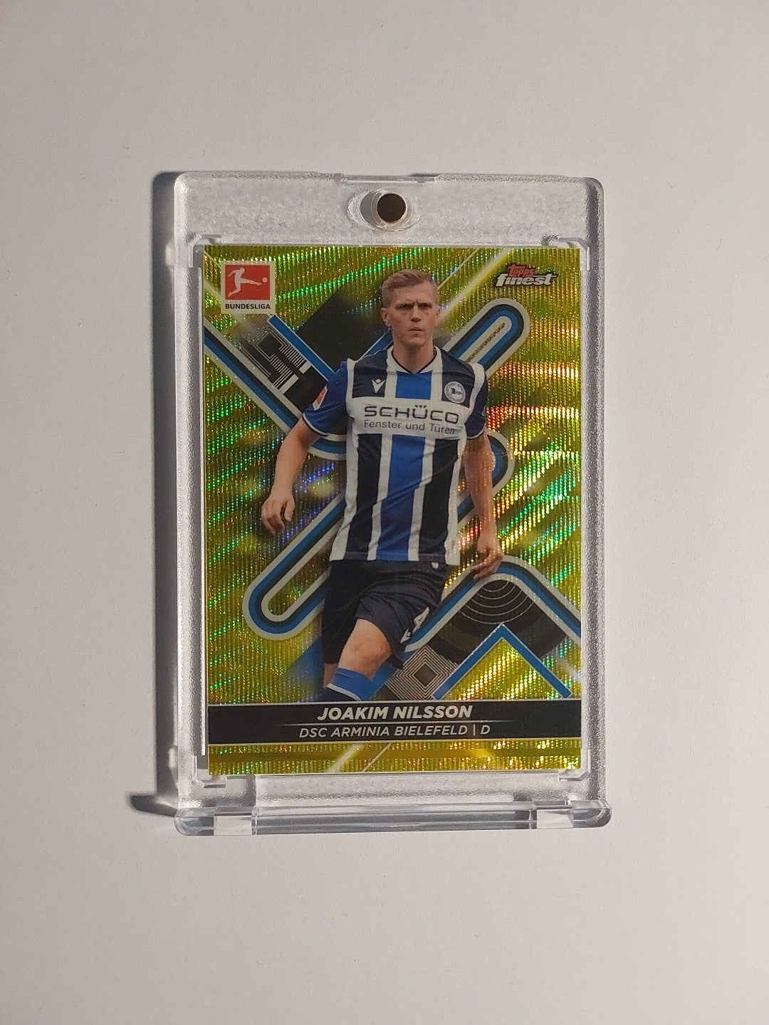 Topps Finest 2021-22 Joakim Nilsson Bielefeld Parallel 187/350 Gold Refractor – Bild 1