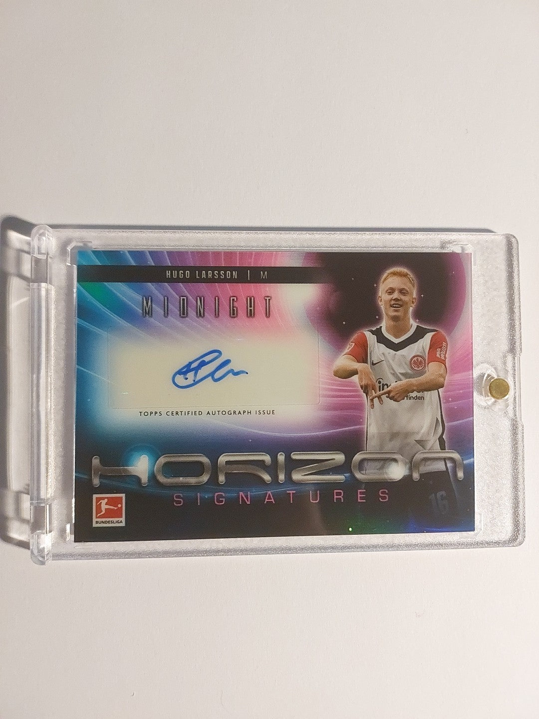 Topps Midnight Bundesliga 2024-25 Hugo Larsson Eintracht Frankfurt Auto Parallel – Bild 1