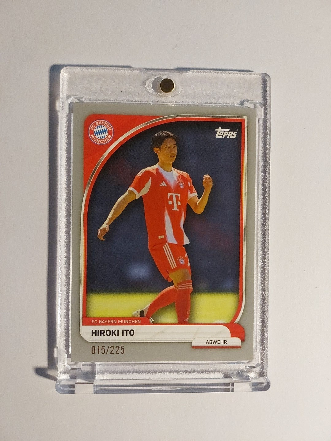 Topps Bayern München Tin Collector 2025-26 Hiroki Ito Parallel 15/225 Rare Hit – Bild 1