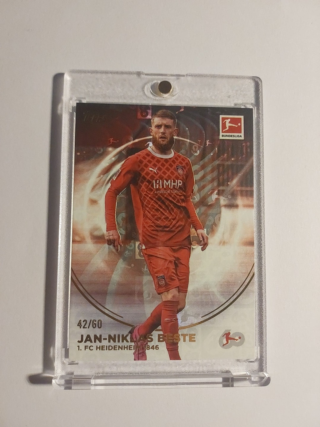 Topps 60 Jahre Bundesliga 2024-25 Jan-Niklas Beste Heidenheim Nummeriert 42/60 – Bild 1