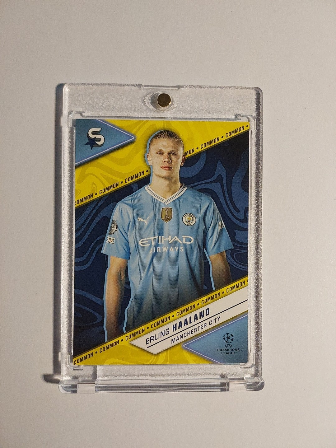 Topps UCC Stars 2023-24 Erling Haaland Manchester City Parallel Ultra Rare Hit – Bild 1