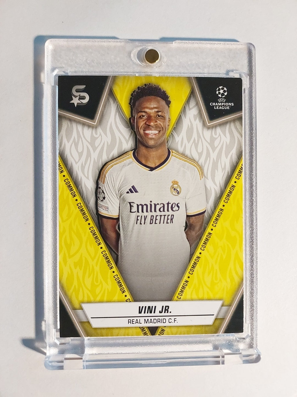 Topps UCC Stars 2023-24 Vinicius Jr. Real Madrid Insert Parallel Ultra Rare Hit – Bild 1