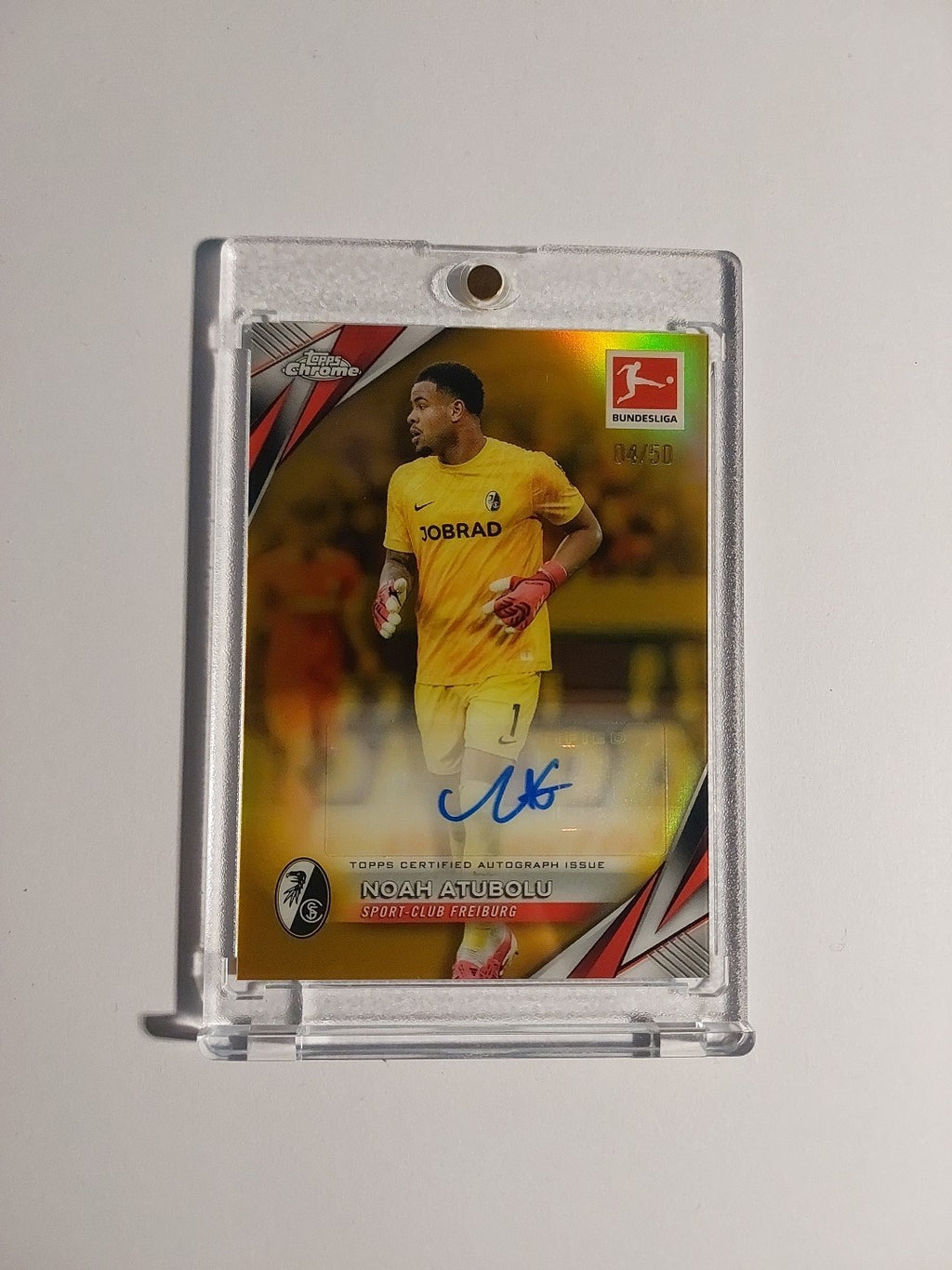 Topps Chrome Bundesliga 2024-25 Noah Atubolu Auto Freiburg Parallel 4/50 Rare – Bild 1