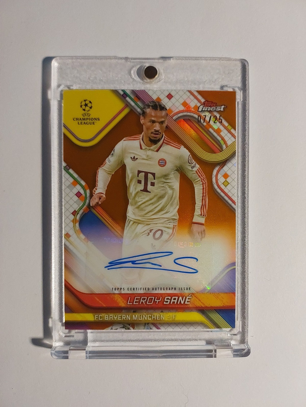 Topps UCC Finest 2024-25 Leroy Sane Auto Bayern München Parallel 7/25 Refractor – Bild 1