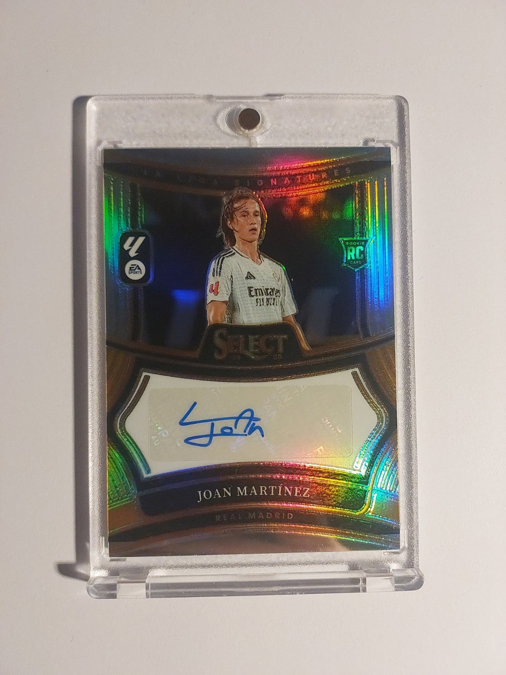 Panini Select 2024-25 Joan Martinez Auto Real Madrid Rookie Parallel Refractor – Bild 1