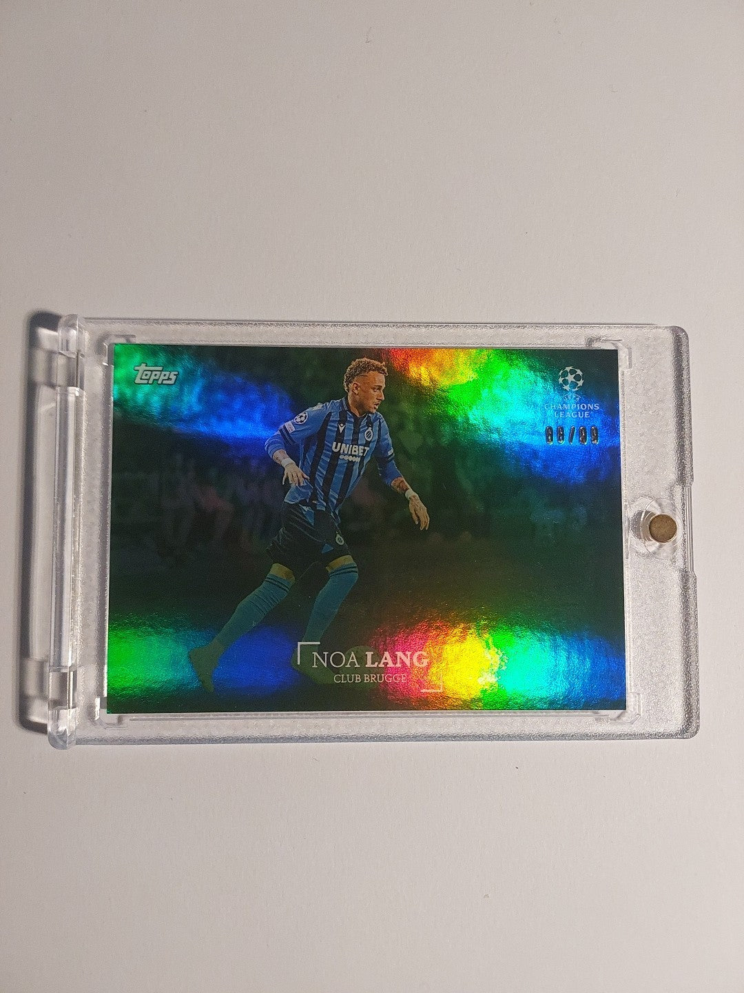 Topps UCC 2022-23 Noa Lang Club Brugge Nummeriert 88/99 Parallel Refractor – Bild 1