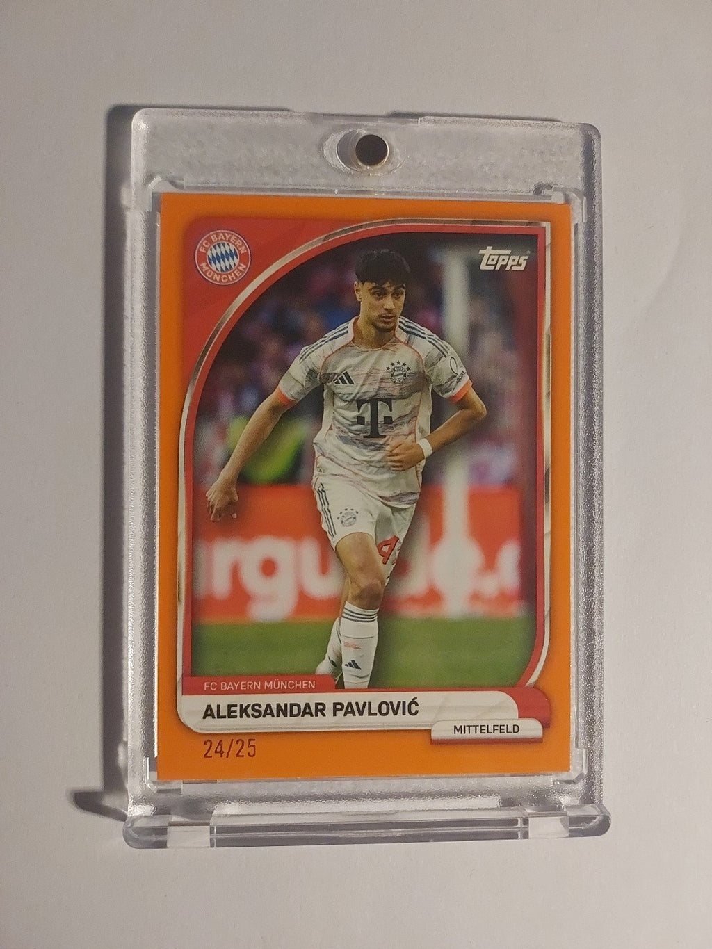 Topps Bayern Tin Collector 2025-26 Aleksandar Pavlovic Parallel 24/25 Ultra Rare – Bild 1