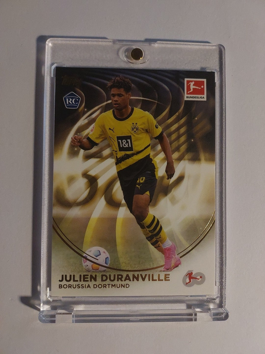 Topps 60 Jahre Bundesliga 2023-24 Julien Duranville Borussia Dortmund Parallel – Bild 1