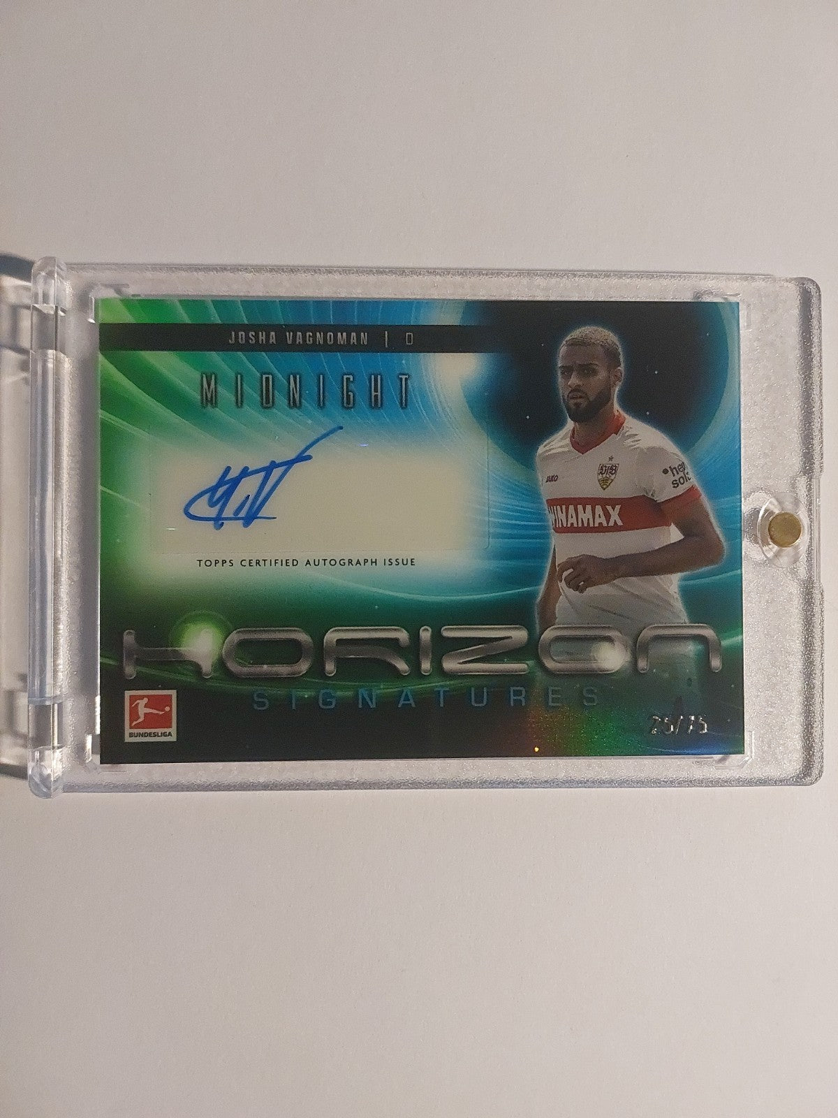 Topps Midnight Bundesliga 2024-25 Josha Vagnoman Auto Stuttgart Parallel 25/75 – Bild 1