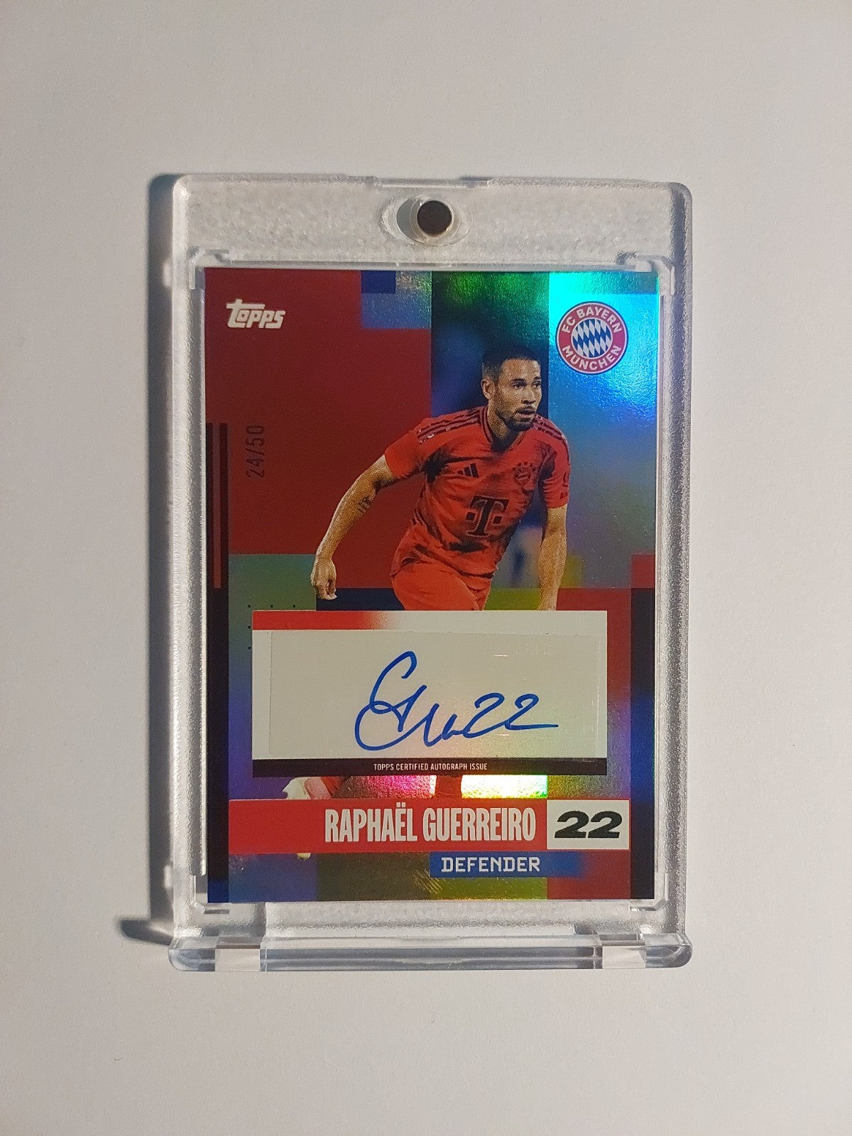 Topps Bayern München 2024-25 Raphael Guerreiro Auto Parallel 24/50 Refractor Hit – Bild 1