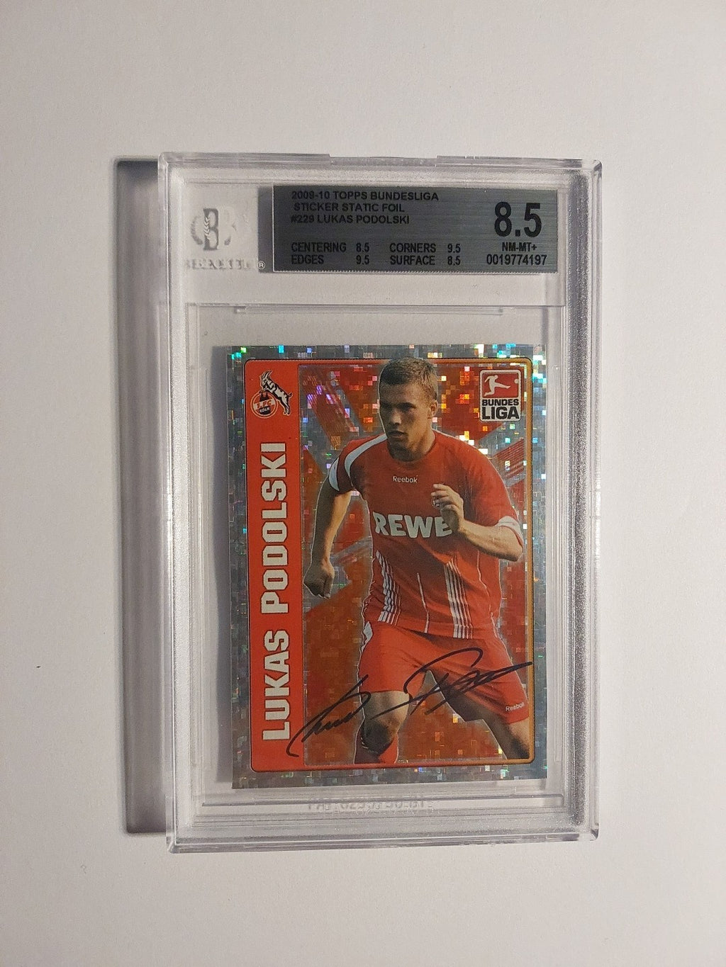 Topps Bundesliga 2009-10 Lukas Podolski 1. FC Köln Parallel Auto BGS 8.5 PSA SGC – Bild 1
