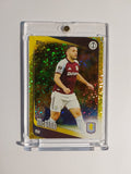 Topps UCC Flagship 2025-26 John McGinn Aston Villa Parallel 124/299 Refractor – Bild 1