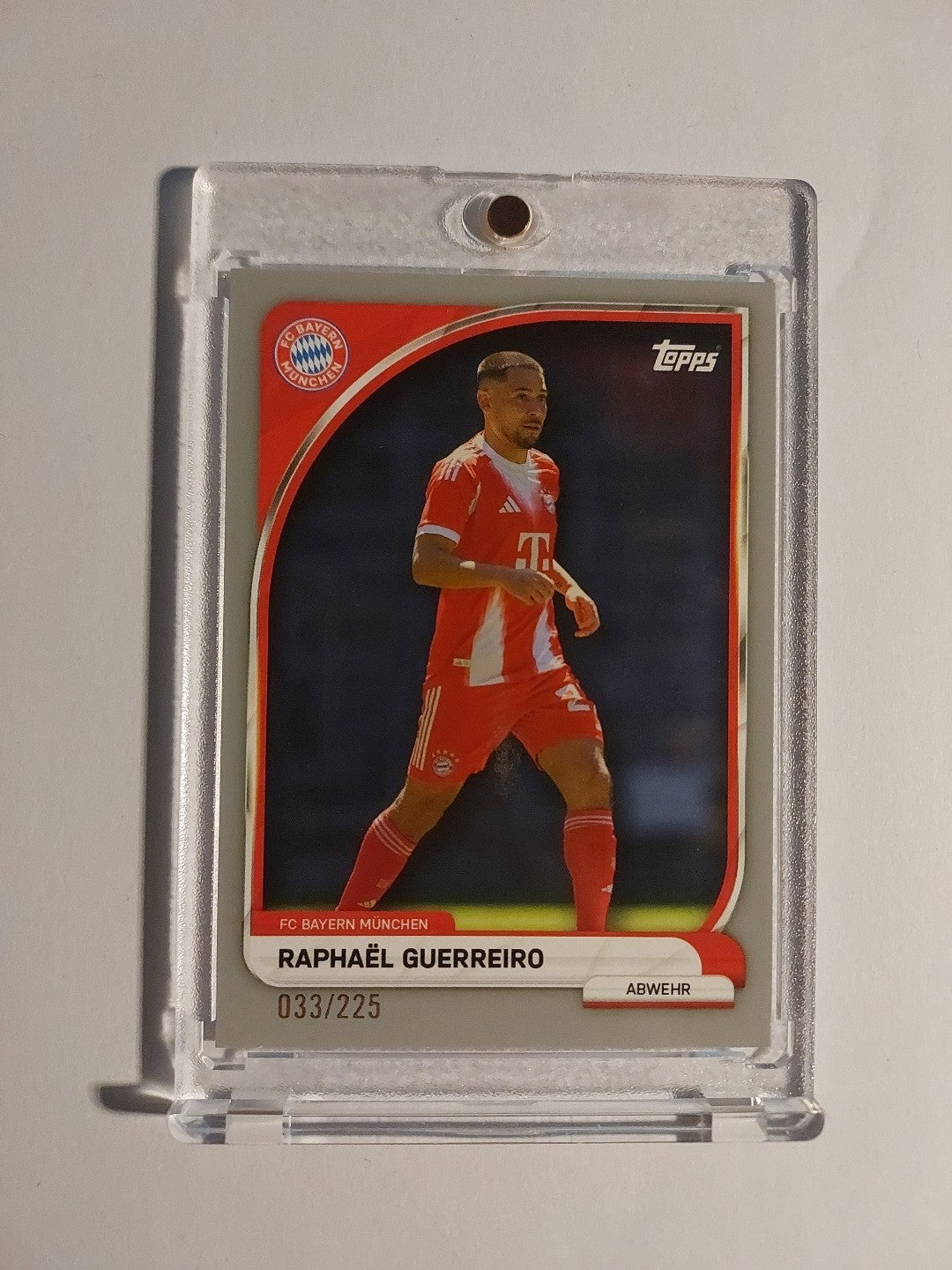 Topps Tin Collector Bayern 2025-26 Raphael Guerreiro Parallel 33/225 Rare Hit – Bild 1