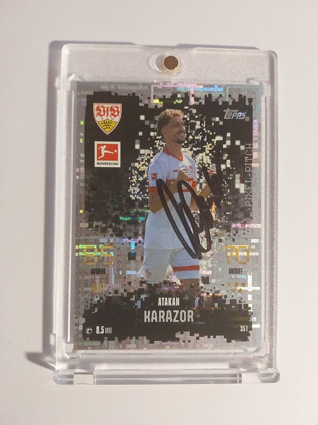 Topps Bundesliga 2024-25 Atakan Karazor VFB Stuttgart (On Card Auto) – Bild 1