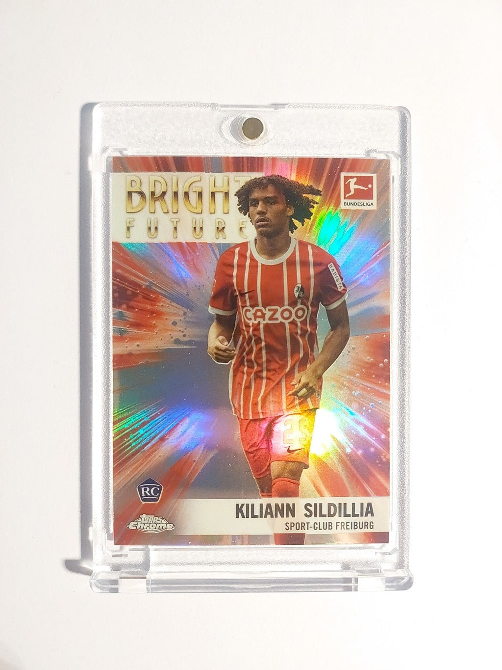 Topps Bundesliga 2022-23 Kiliann Sildillia Freiburg Parallel Refractor Rookie – Bild 1