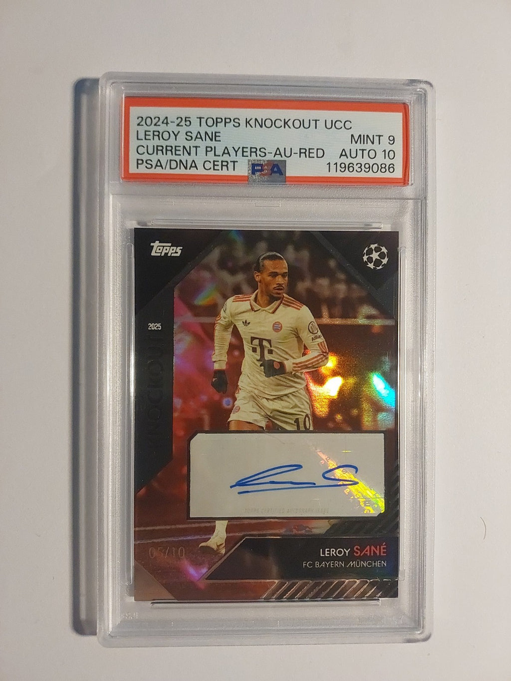 Topps UCC Knockout 2024-25 Leroy Sane Auto Bayern München Parallel 5/10 PSA 9 – Bild 1
