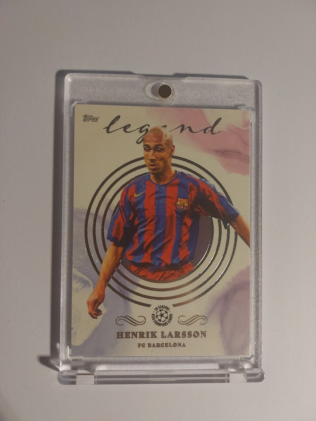 Topps Inception 2021-22 Henrik Larsson Barcelona Parallel Insert Hit – Bild 1