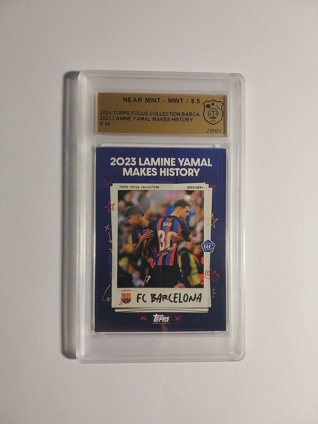 Topps Focus 2024-25 Lamine Yamal History Barcelona Rookie Parallel GSG 8.5 = PSA – Bild 1