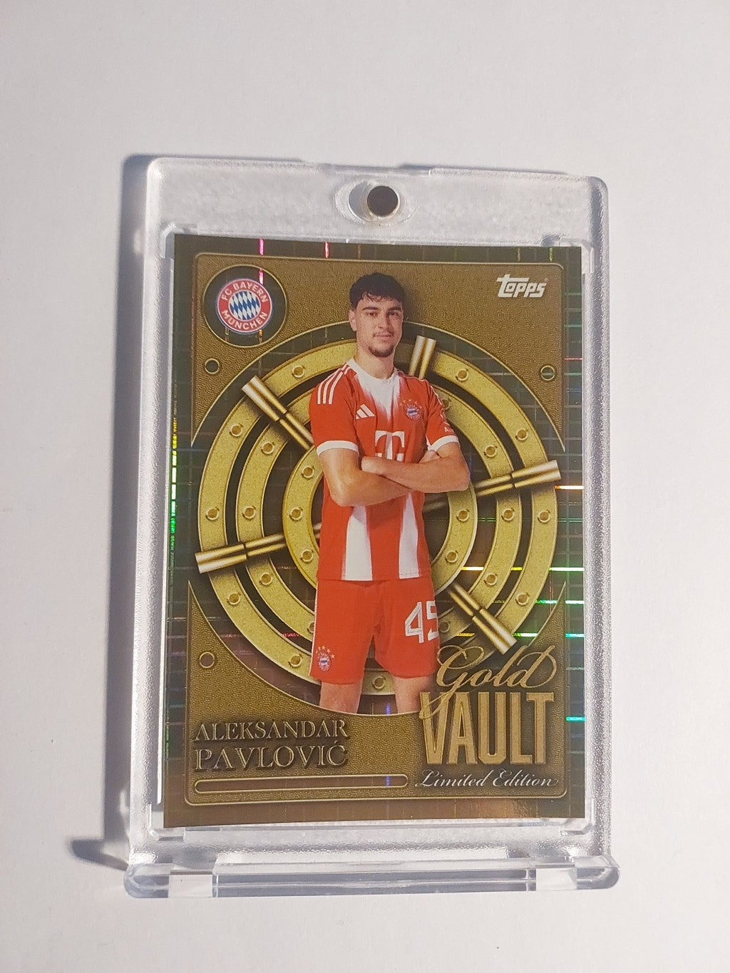 Topps Bayern München Tin Collector 2025-26 Aleksandar Pavlovic Parallel Gold Hit – Bild 1