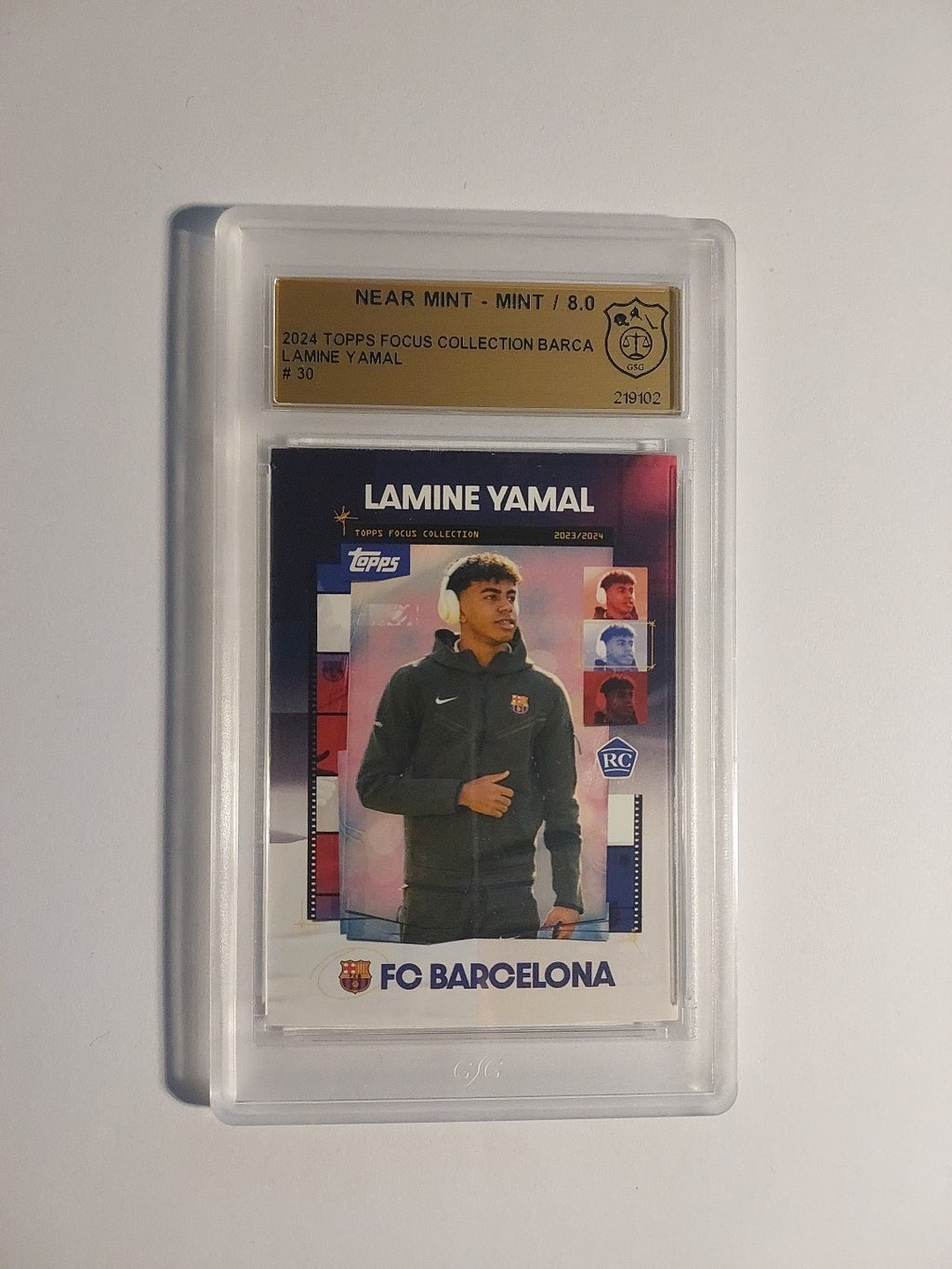 Topps Focus Barcelona 2024-25 Lamine Yamal Rookie Spain Parallel GSG 8.0 = PSA – Bild 1