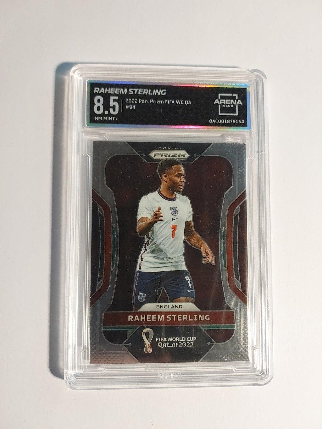 Panini PRIZM WM 2022 Raheem Sterling England Arena Club Grading 8,5 Parallel Hit – Bild 1