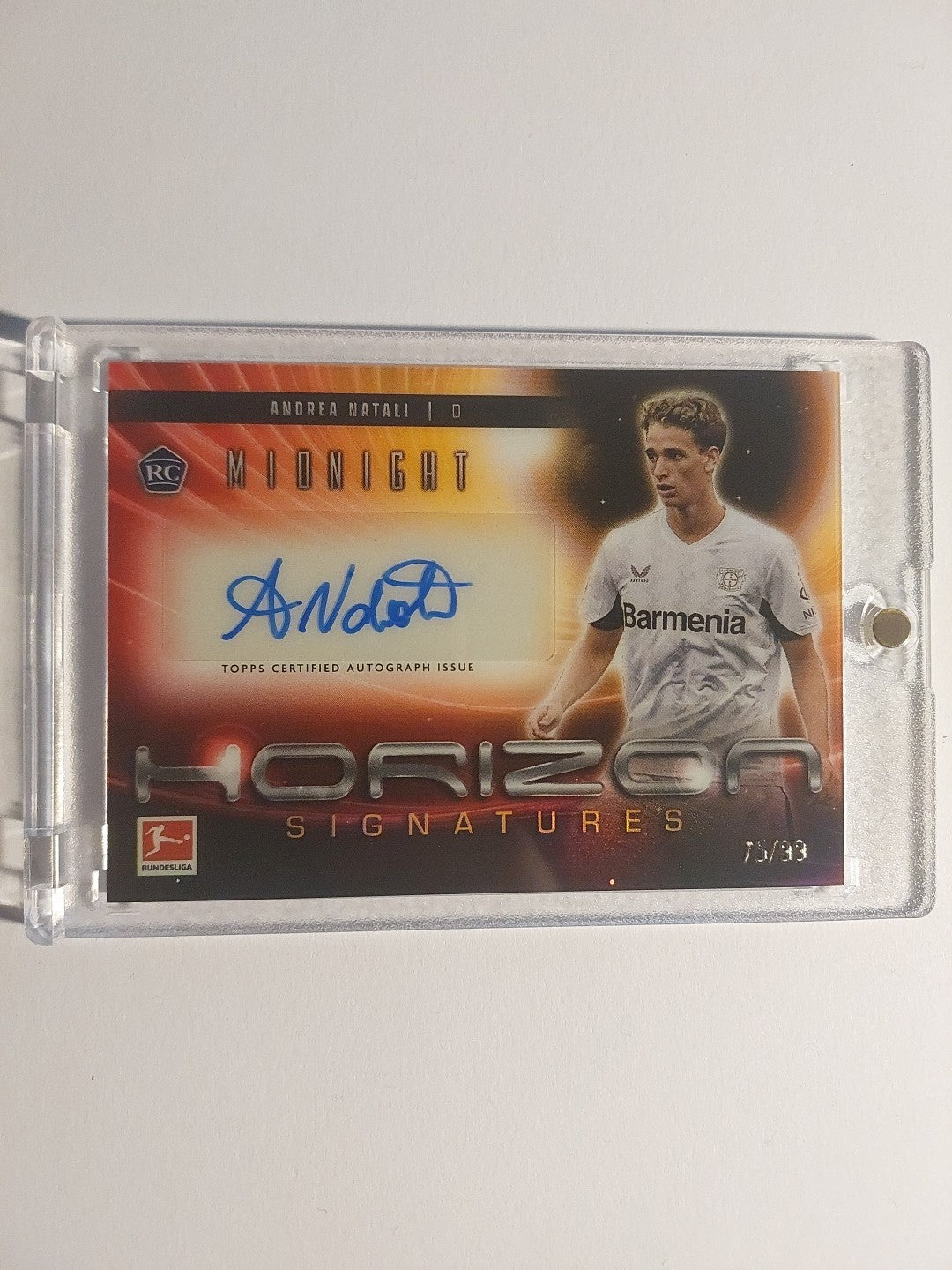 Topps Midnight Bundesliga 2024-25 Andrea Natali Leverkusen Auto Parallel 75/99 – Bild 1