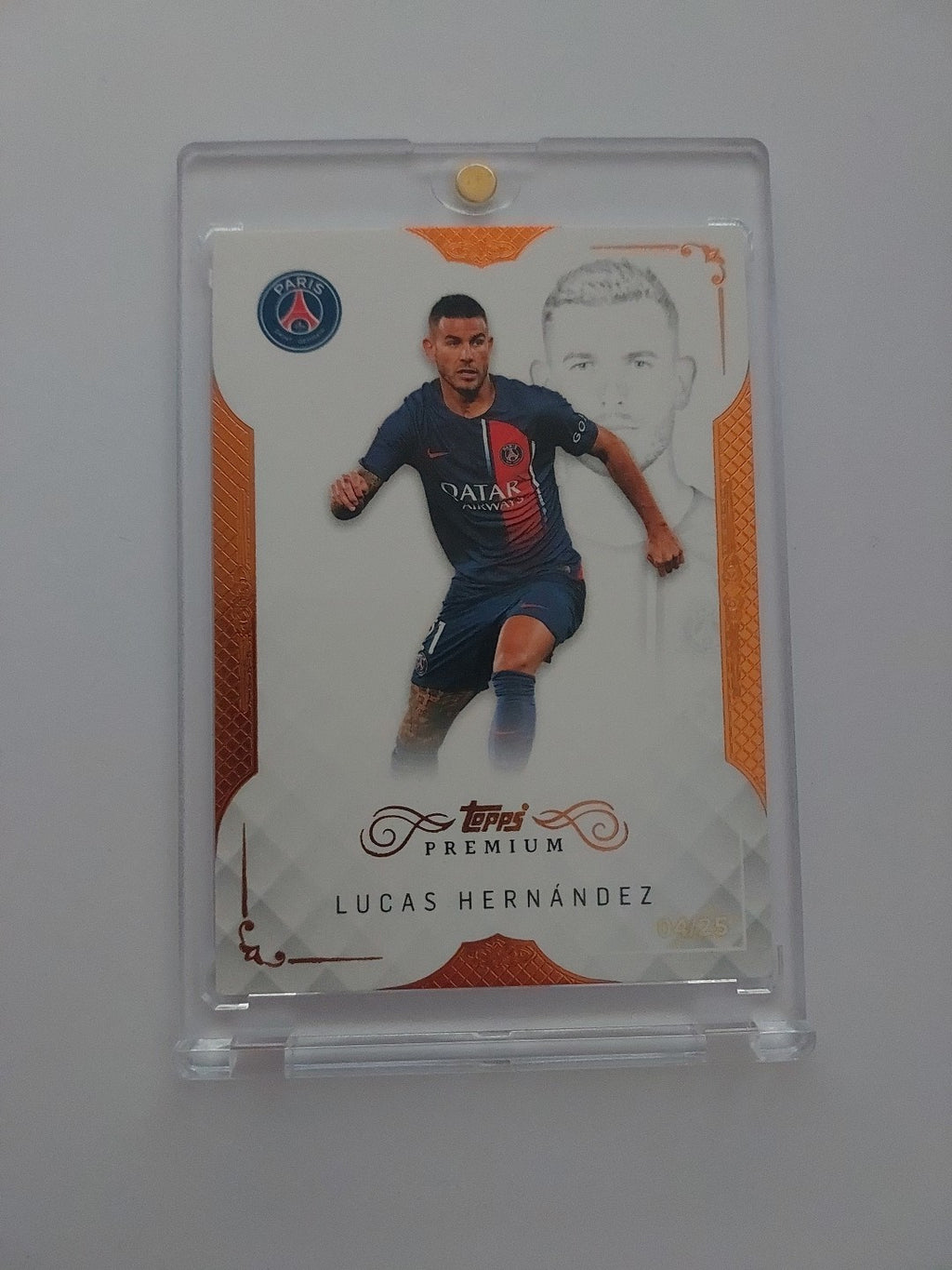 Topps PSG Premium 2023-24 Lucas Hernandez Nummeriert 4/25 Parallel Frankreich – Bild 1